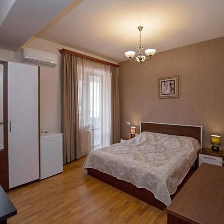 Hotel Season Erivan Dış mekan fotoğraf