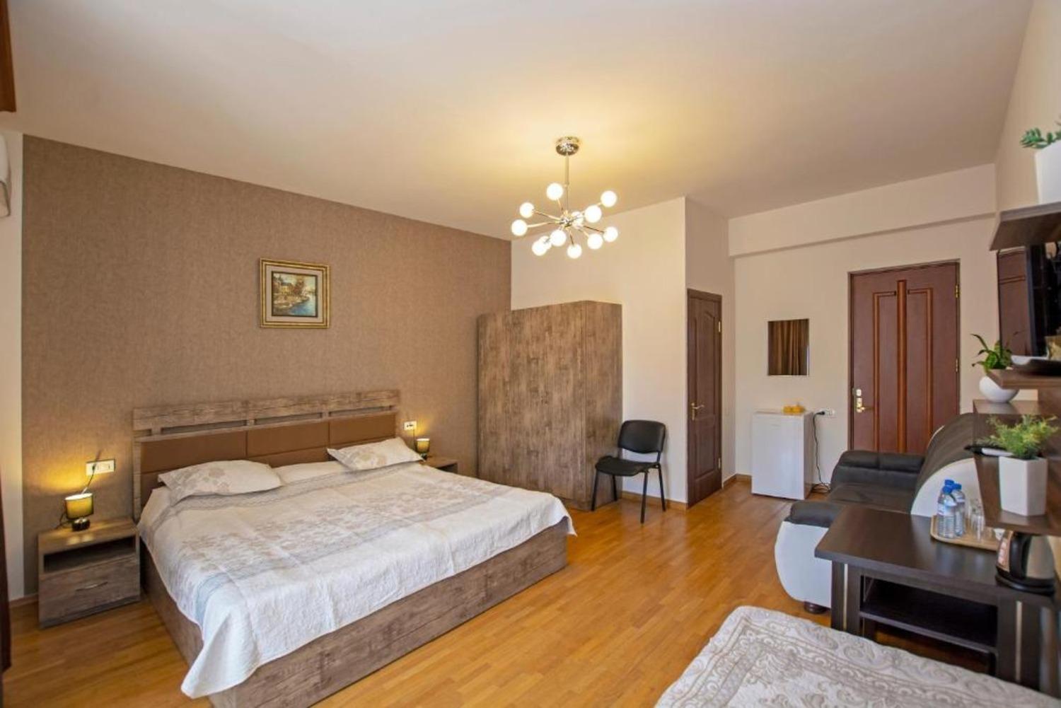 Hotel Season Erivan Dış mekan fotoğraf